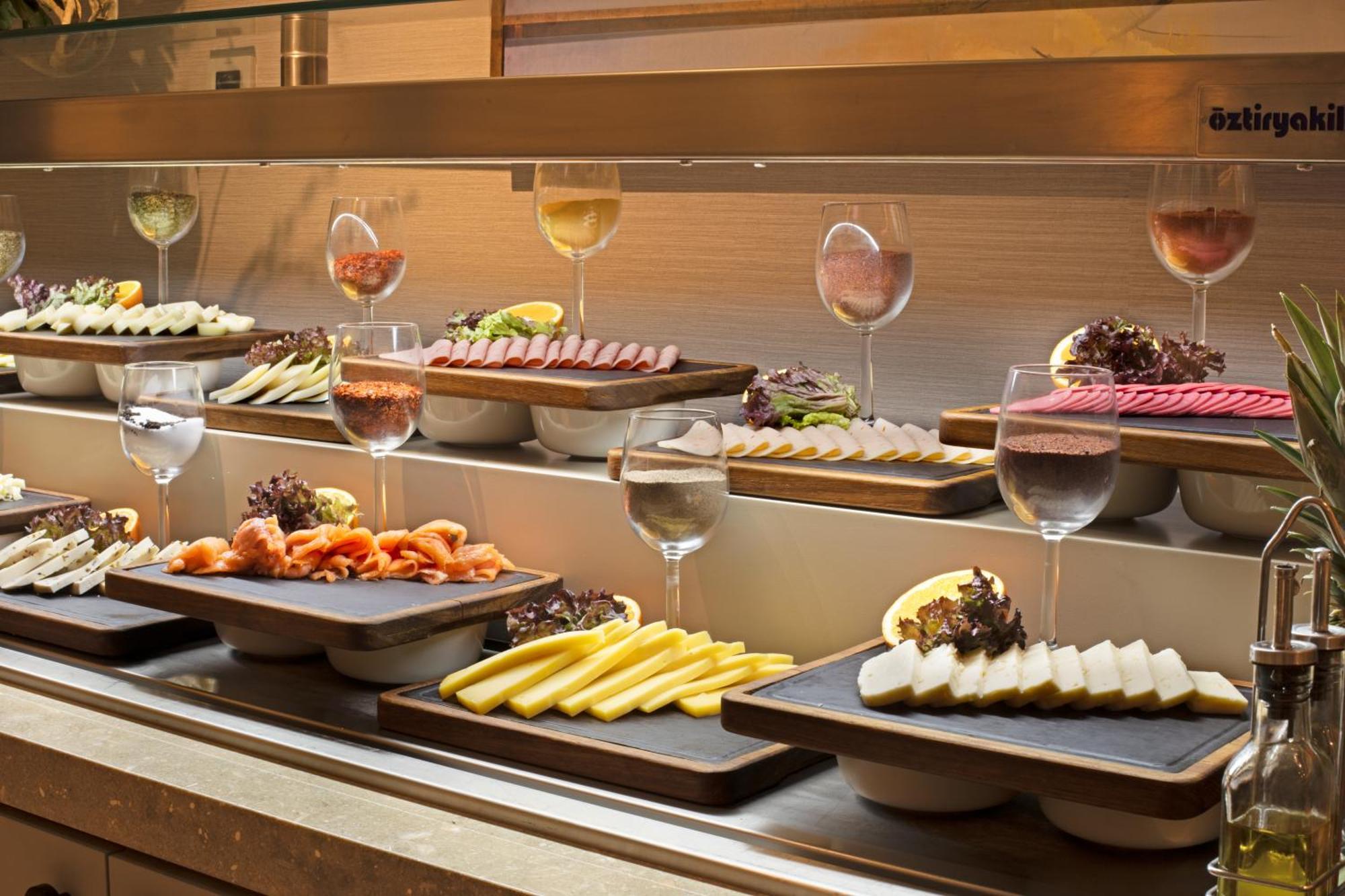 Bentley Hotel Old City-Special Class Istambul Exterior foto A buffet at a hotel