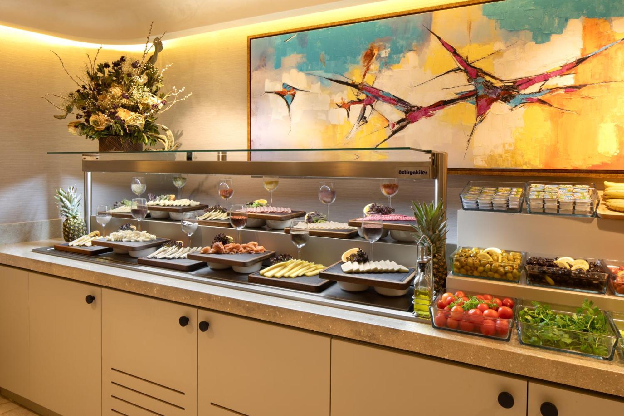Bentley Hotel Old City-Special Class Istambul Exterior foto A buffet at a hotel