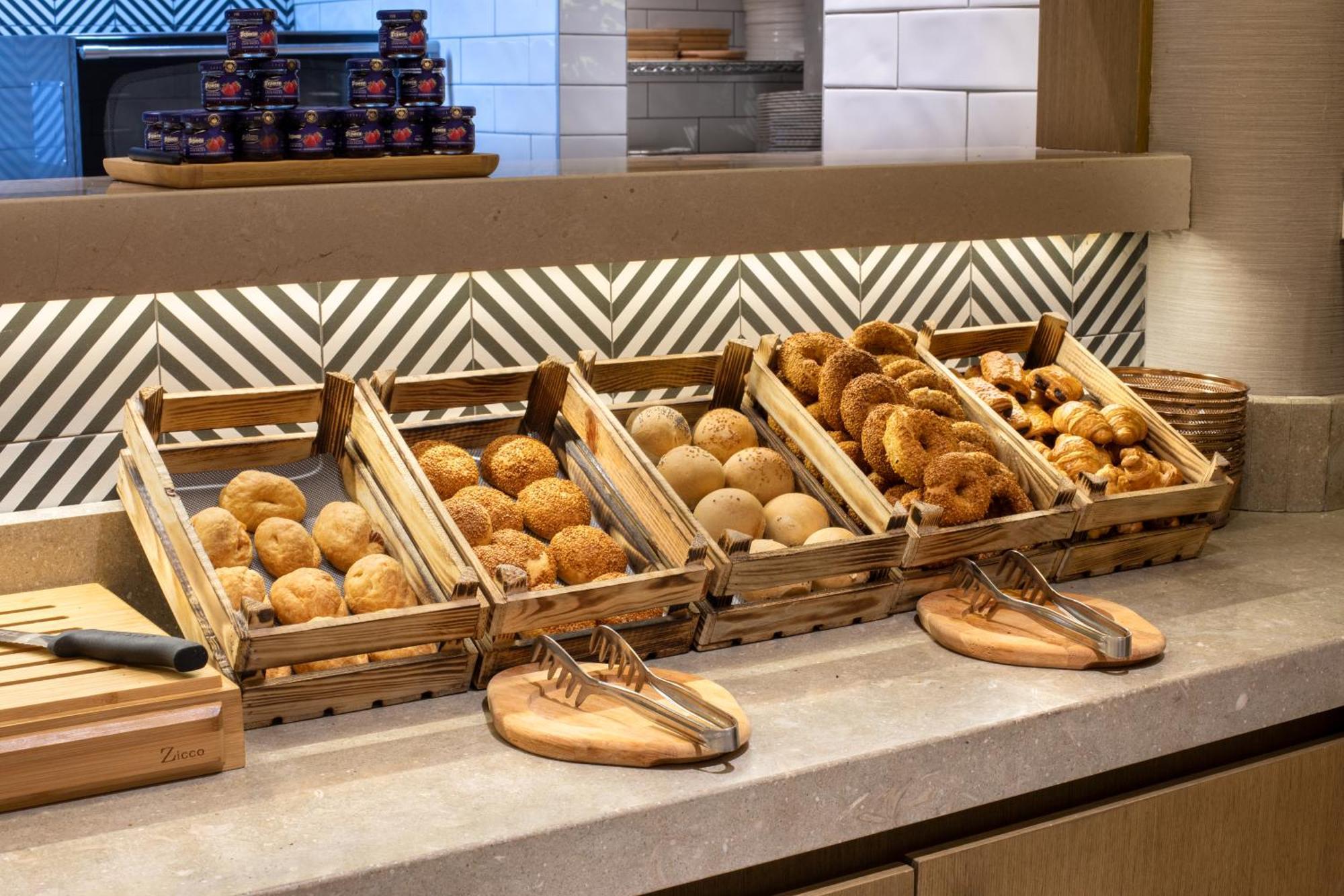 Bentley Hotel Old City-Special Class Istambul Exterior foto Buns at a buffet