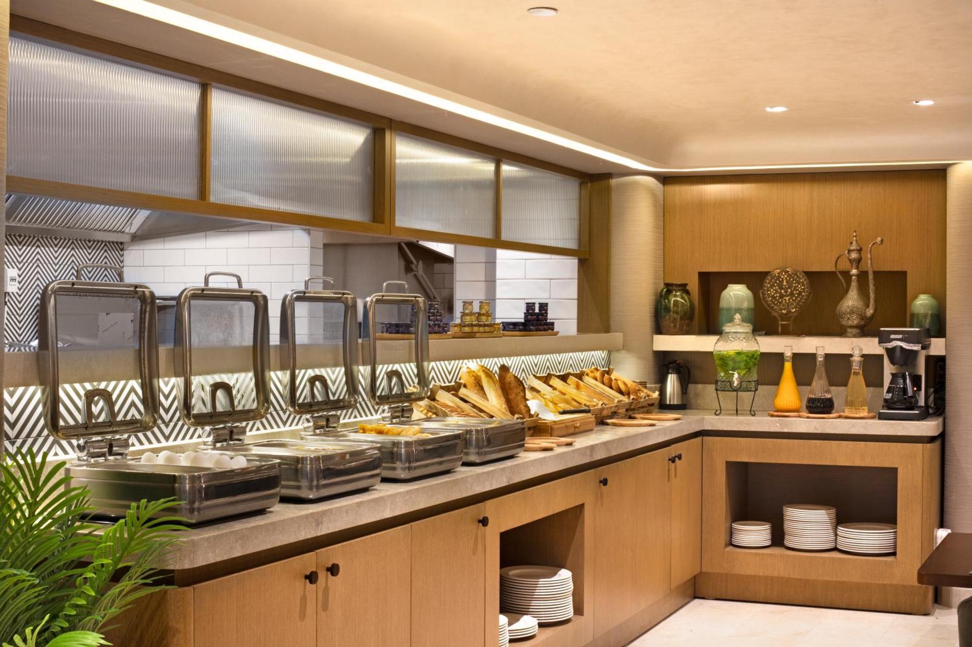 Bentley Hotel Old City-Special Class Istambul Exterior foto The buffet at the lounge